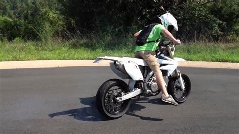 The crf450l is the first performance dual sport from the japanese manufacturers that is street legal and can be plated straight. supermoto street legal crf450 burn out - YouTube
