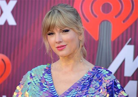 Taylor Swift Named First Musician To Become Billionaire Solely On Music