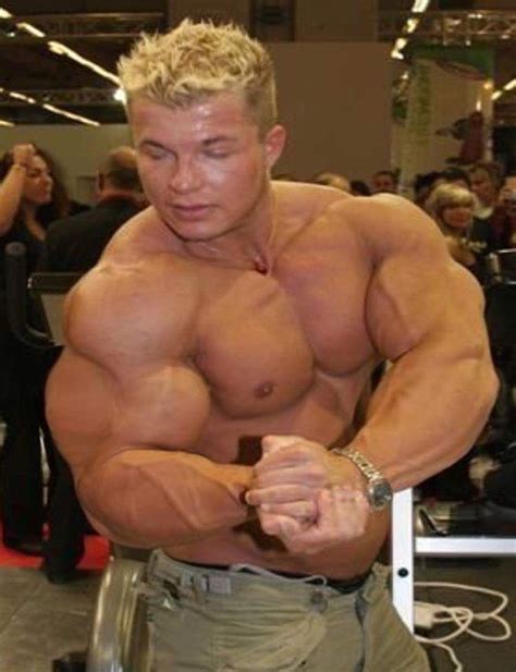 Pin By Ronzer On Massive Musclemen Big Muscles Bodybuilders Muscle