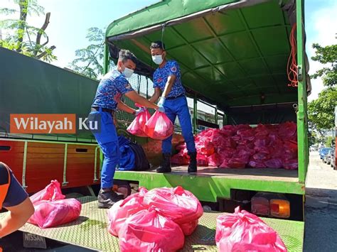 Kailan ikan masin adalah antara lauk berupa sayuran yang selalu di order kalau kami makan makan di gerai gerai masakan thai. Resepi Kailan Ikan Masin Simple Dan Paling Penting Sedap ...