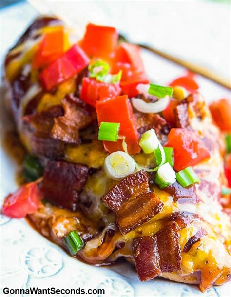 The flavors in this monterey chicken {a chili's copycat recipe} are out of this world delicious! Tangy, sweet Monterey Chicken - Gonna Want Seconds