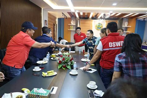 dswd chief meets with sarangani officials assures relief aid for quake affected families