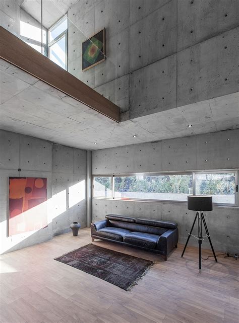 Bracket Design Studio Completes Concrete Villa 131