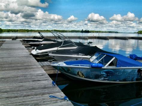 The average pier runs $100 per linear foot or between $15 and $40 per square foot. BOAT SLIPS John's Marina Carleton Place, ON (613) 253-2628