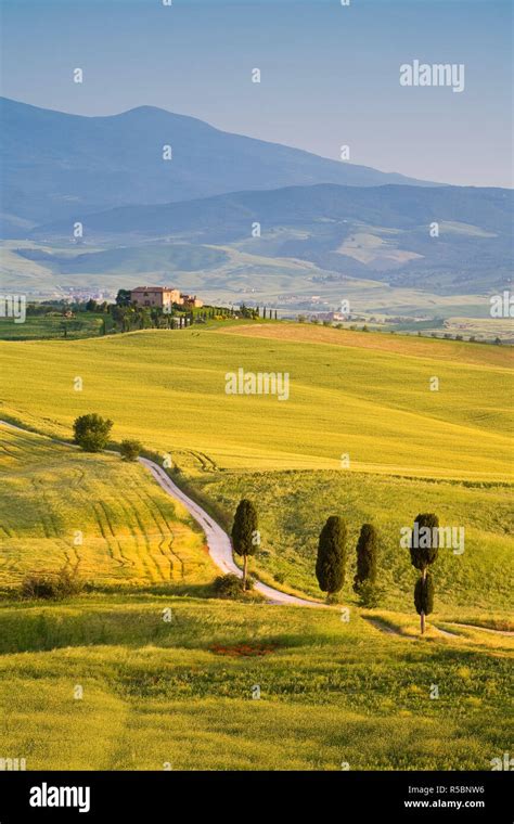Farmhouse Val D Orcia Tuscany Italy Stock Photo Alamy