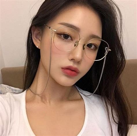 Pin By Alexsonaldo Ballai On 25 Asian Glasses Glasses For Your Face Shape Cute Korean Girl