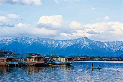 6 Lovely Srinagar Tourist Places Beyond The Dal Lake And Its Shikaras