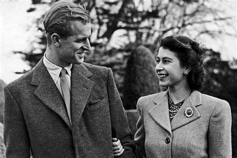 Felipe de grecia y de dinamarca.príncipe griego, más conocido como felipe de edimburgo desde su matrimonio, en 1947, con la futura reina isabel ii del reino unido. Felipe de Edimburgo, el hombre que dejó todo por la reina ...