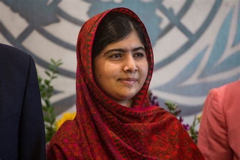 Malala yousafzai is seventeen years old and the youngest person ever to receive a nobel peace this lesson provides an opportunity for students to learn about malala yousafzai, why she won the. Malala yousafzai, fate studiare le ragazze di tutto il mondo!