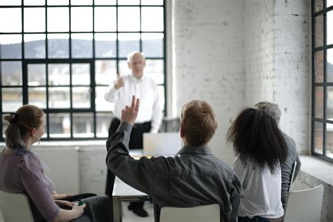 People Having A Discussion In A White Room · Free Stock Photo