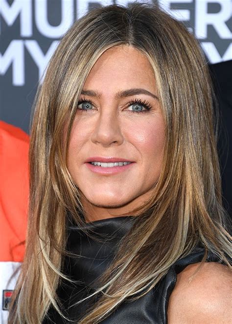 Jennifer aniston hairstyles include different haircuts and many different hair colors as well. Jennifer Aniston's Hairstylist Has 4 Rules For Lightening Your Hair | BEAUTY/crew