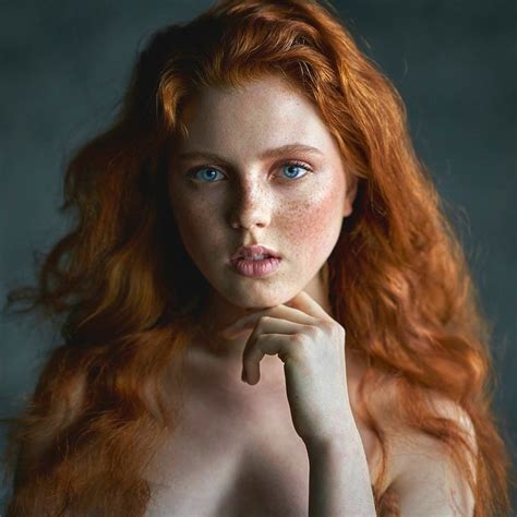 Redhead beauty Rotes haar Rothaarige mit sommersprossen Schöne