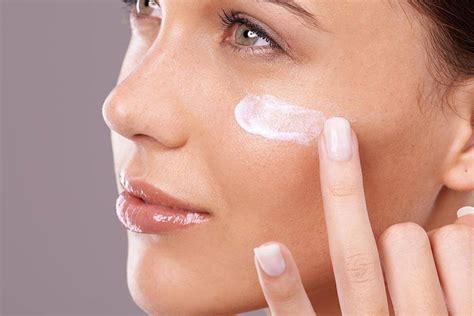 Best Face Moisturizers For Dry Or Oily Skin To Keep Your Face Hydrated
