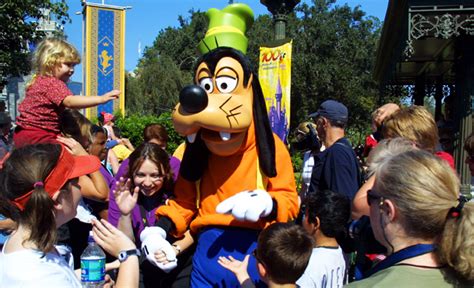 Former Disney World Goofy Reveals All After Living To Tell The Tale