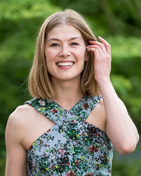 Rosamund Pike Attends Chelsea Flower Show Press Day At Royal Hospital
