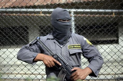 Guatemala prison gang fight involving machetes leaves 17 dead | London Evening Standard ...