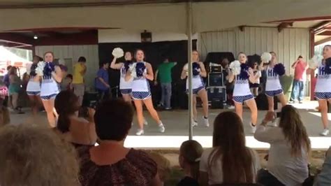 15 16 Highland Home High School Varsity Cheerleaders Perform At Peanut