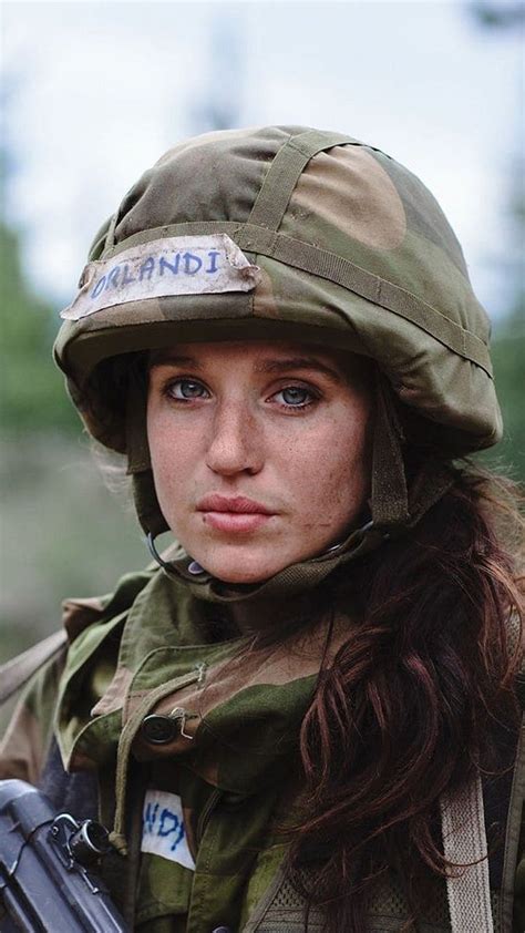 10 hot and beautiful female soldiers