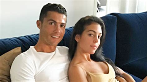 Cristiano Ronaldos Girlfriend Pregnant After Birth Of Twins Via