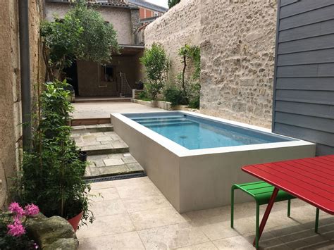 25 Cocktail Pool Design Ideas For Small Outdoor Spaces In 2020 Small Backyard Pools Small