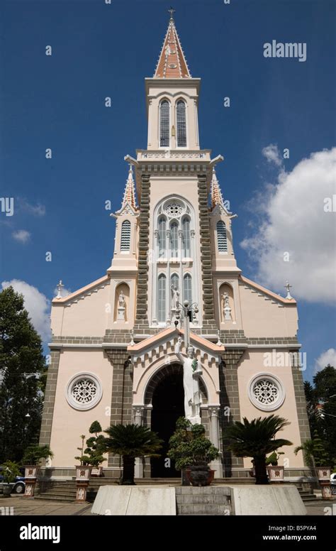 Nha Tho Huyen Sy Church Hi Res Stock Photography And Images Alamy