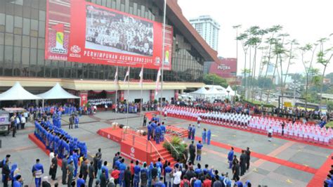 Maybe you would like to learn more about one of these? Parade, hoisting of flag marks opening of 2016 Umno ...
