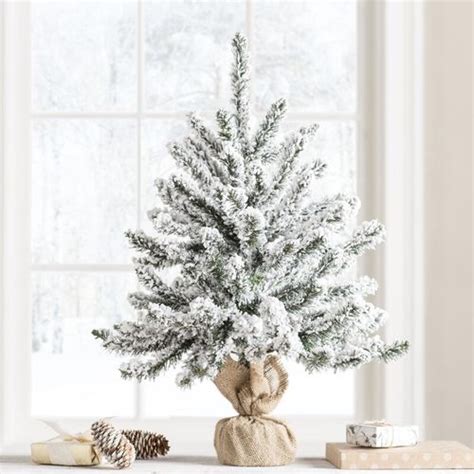 20 Best Flocked Christmas Trees By Size Width Lighting And Price