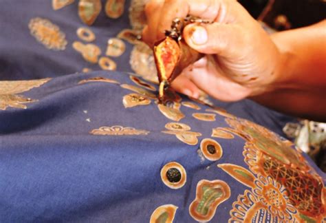 Batik Paoman Batik Tulis Khas Indramayu Identik Dengan Motif Unsur Laut