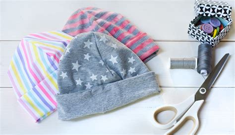 Kostenloses schnittmuster für eine beanie mütze mit nähanleitung und video in den größen kopfumfang 39 bis 57 cm, ideal für kids und erwachsene. Kinderbeanie aus Jersey für "Kreativ für Kinder" in 2020 | Kindermütze nähen, Mütze kinder ...