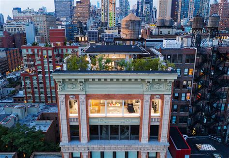 Shelton Mindel Has Designed A Penthouse Duplex Loft Using Geometrical