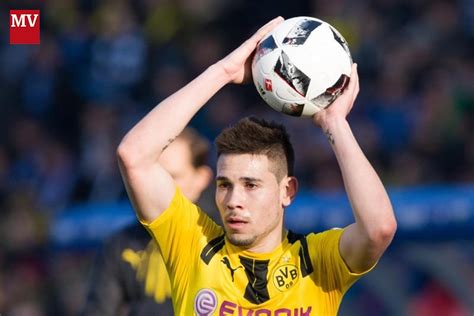 Borussia dortmund 3, dsc arminia bielefeld 0. Borussia verbindet: BVB setzt Zeichen gegen Diskriminierung