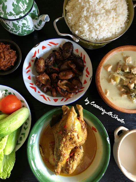 Ayam ingkung merupakan salah satu hidangan yang selalu hadir di perayaan hut ri 17 agustus. Di daerah dekat Yogyakarta ada satu desa yang terkenal dengan Ayam Ingkung. Apa itu Ayam Ingkung ...