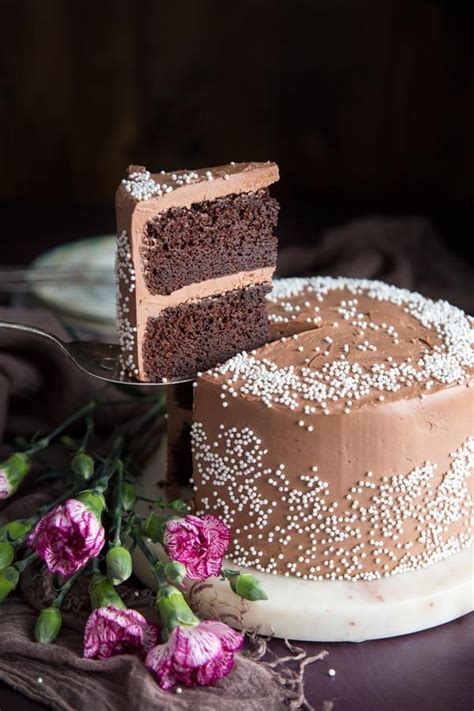 When it comes to cake decorating, i feel incredibly insecure. Mini Chocolate Cake - Wild Wild Whisk