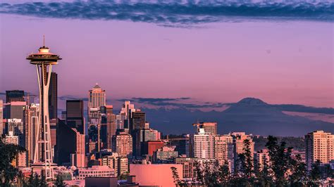 Itap Of Seattle Skyline With Mt Rainier In Shadows Itookapicture
