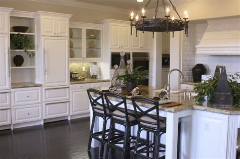 Incredible ceiling designs for your kitchen design. Cuisine blanche : 36 idées de luxe pour une cuisine design