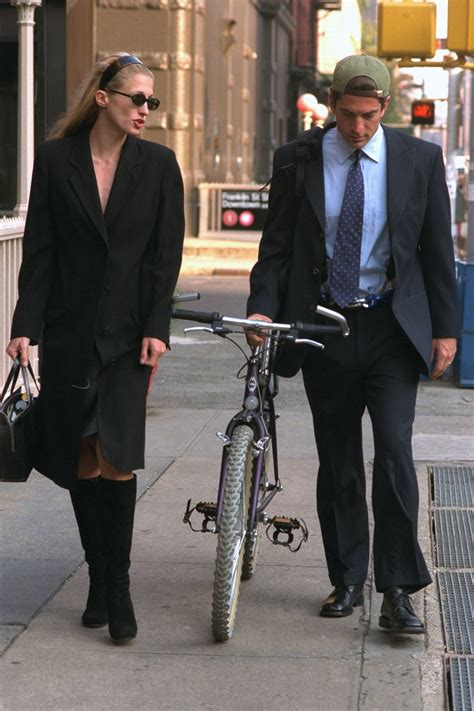 John John Kennedy E Carolyn Bessette Gli Anni ‘90 Il Central Park L’effortless Chic I Sogni