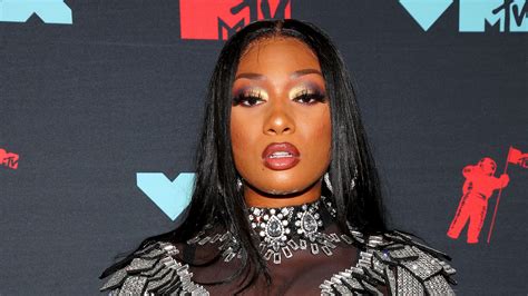 Megan Thee Stallion Debuted A Gold Graphic Eyeliner Look — See The