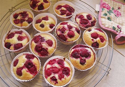 Himbeer- Joghurt -Cupcakes mit Himbeer-Frosting von Ajaj-Logicstiks