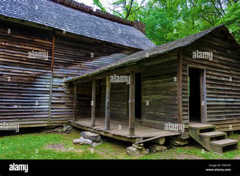 Historical Cabin On The Settler Templeton Homestead In Cades Cove