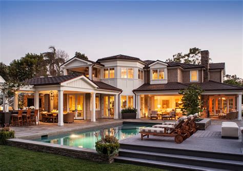 Here's the interior design of the house. Family Home with Beautiful Interiors - Home Bunch Interior ...