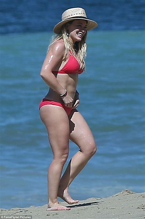 Hilary Duff Shows Off Toned Physique In Teeny Pink Bikini Daily Mail