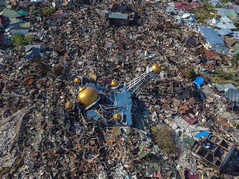 Indonesia Quake Tsunami Death Toll Rises To Nearly 1350 Photos