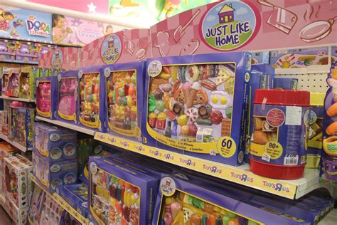 I remember liking this when i wrote it but it's so cheesy pls kill me now. Toys R Us at Robinsons Galleria | THE WEB MAGAZINE