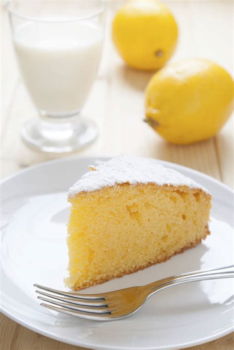 La puoi preparare in men che non si dica per colazione o per merenda, ma può perfettamente risolvere il dessert anche per una. Torta 12 cucchiai al limone | Il mondo di Megh