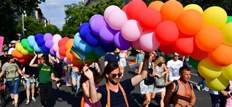 Számítani szombat délután a belvárosban a budapest pride felvonulás idején. Itthon: Nem tüntethetnek Toroczkaiék a Pride-felvonulás ...