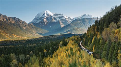 Why This Luxurious Train Is The Best Way To Explore Canadas Rocky