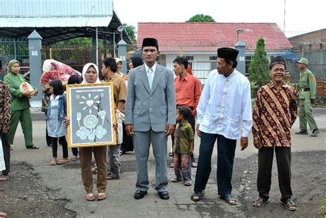 Maybe you would like to learn more about one of these? PERSAUDARAAN SETIA HATI TERATE PURBALINGGA: mahar pernikahan
