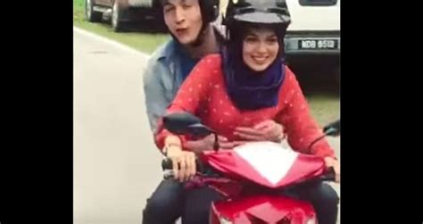 Bidadari dendangan ismail izzani dipilih sebagai runut bunyi drama rantaian ini. Raba Payudara Artis Cantik Saat Naik Motor, Daler Yusuf ...