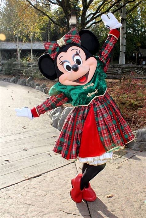 Minnie In Her Christmas Outfit ️ Minnie Mouse Pictures Mickey And