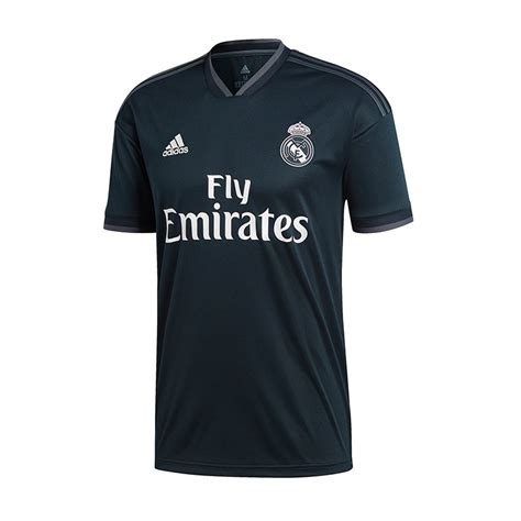 Das kurzärmelige trikot hat einen weiten rundhalsausschnitt, das wappen von real madrid auf der linken brust und ein. adidas Real Madrid Trikot Away 2018/2019 | Fanbekleidung ...